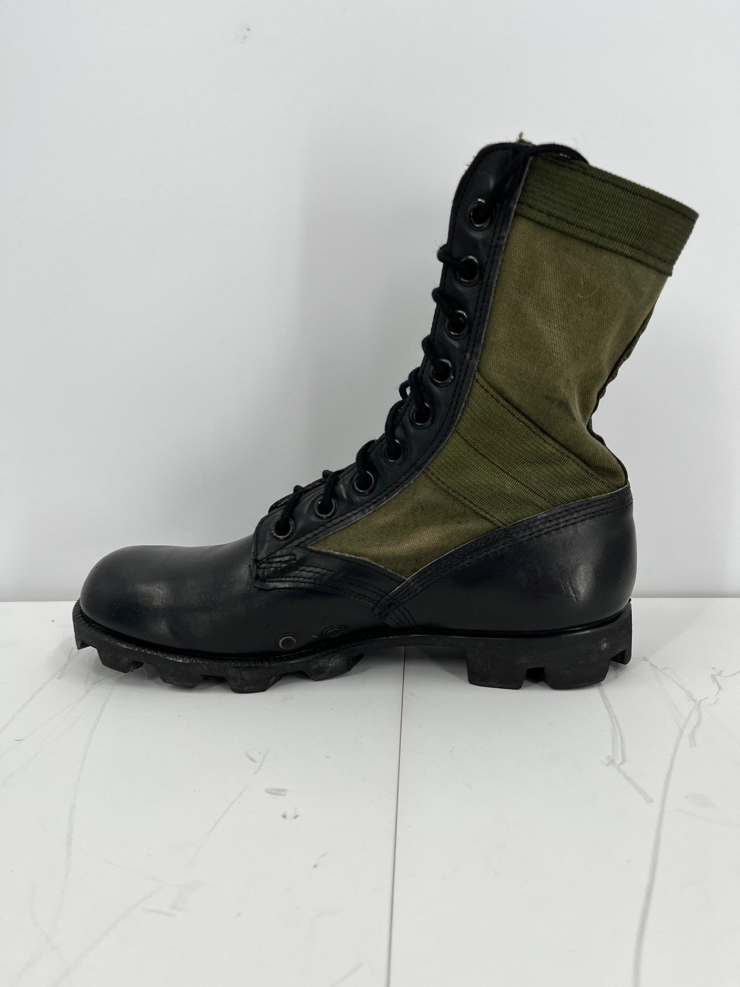 Post Vietnam War G.I. OD Green Jungle Boots Size: 8.5R