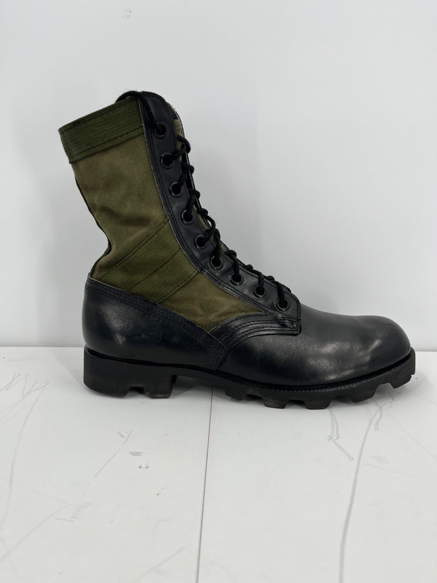 Post Vietnam War G.I. OD Green Jungle Boots Size: 8.5R