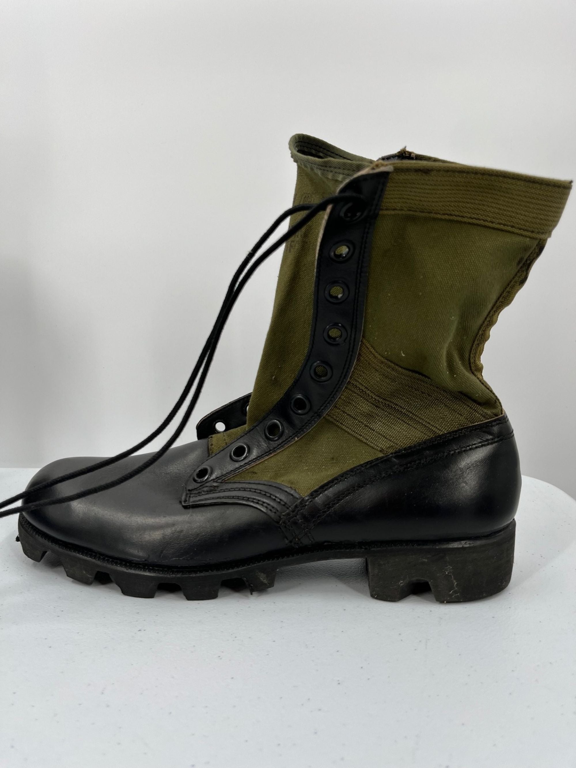 Unissued Vietnam War G.I. OD Green Jungle Boots Size: 9N
