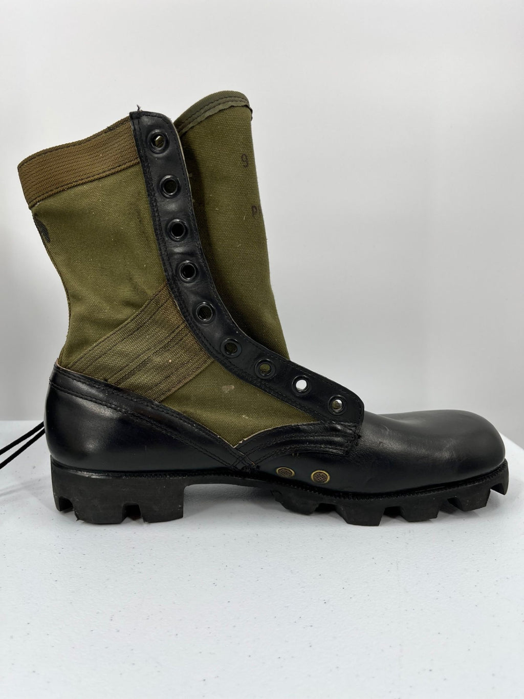 Unissued Vietnam War G.I. OD Green Jungle Boots Size: 9N