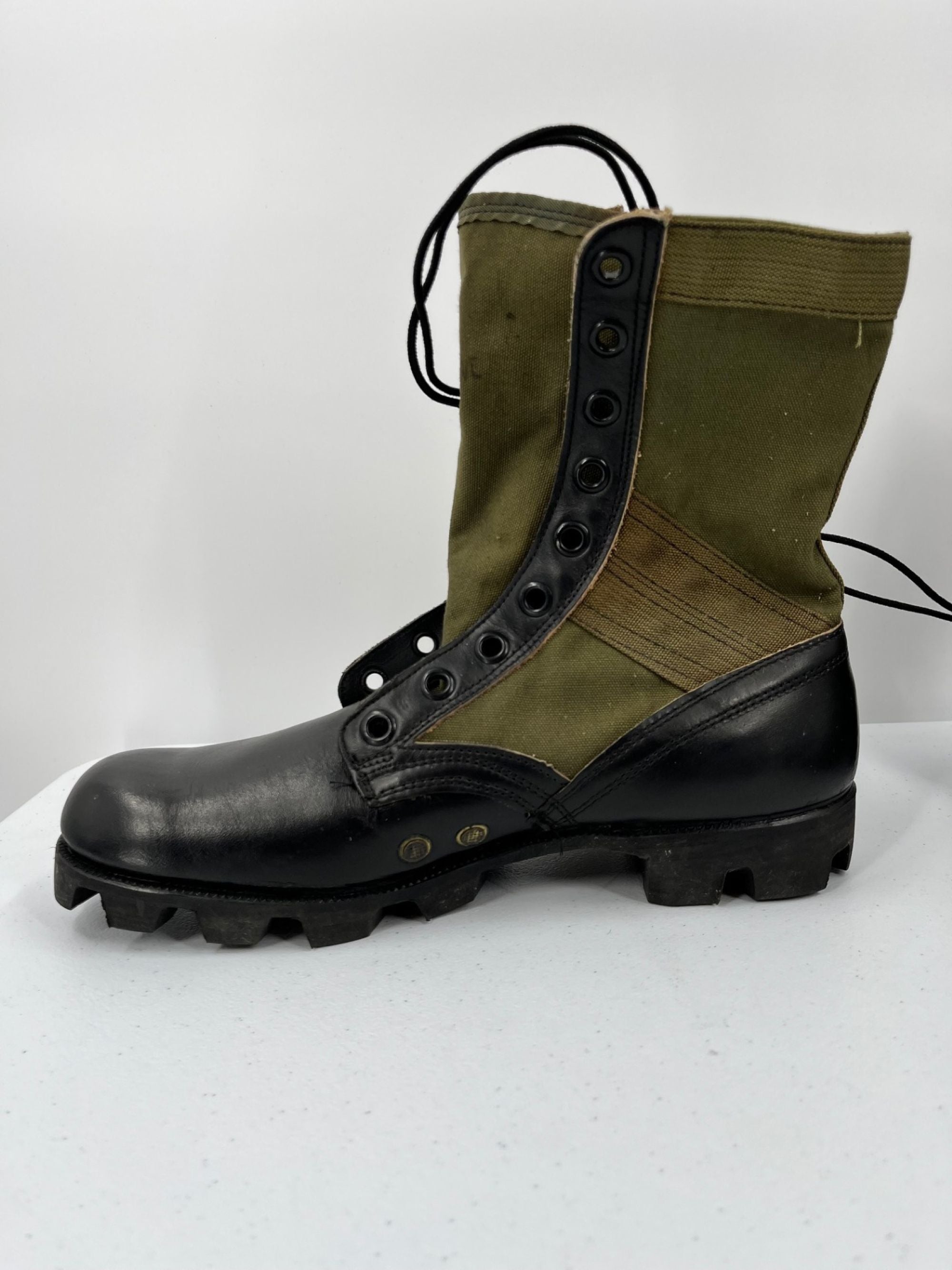 Unissued Vietnam War G.I. OD Green Jungle Boots Size: 9N