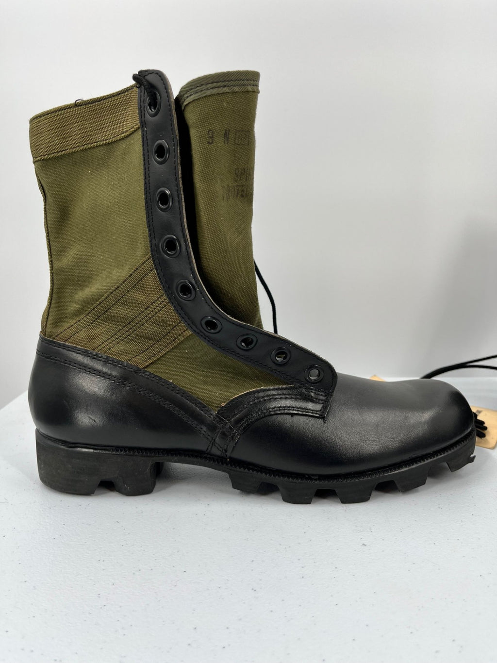 Unissued Vietnam War G.I. OD Green Jungle Boots Size: 9N